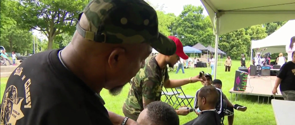 75 Barbers Offer Free Haircuts in Chicago, Call For An End To Violence