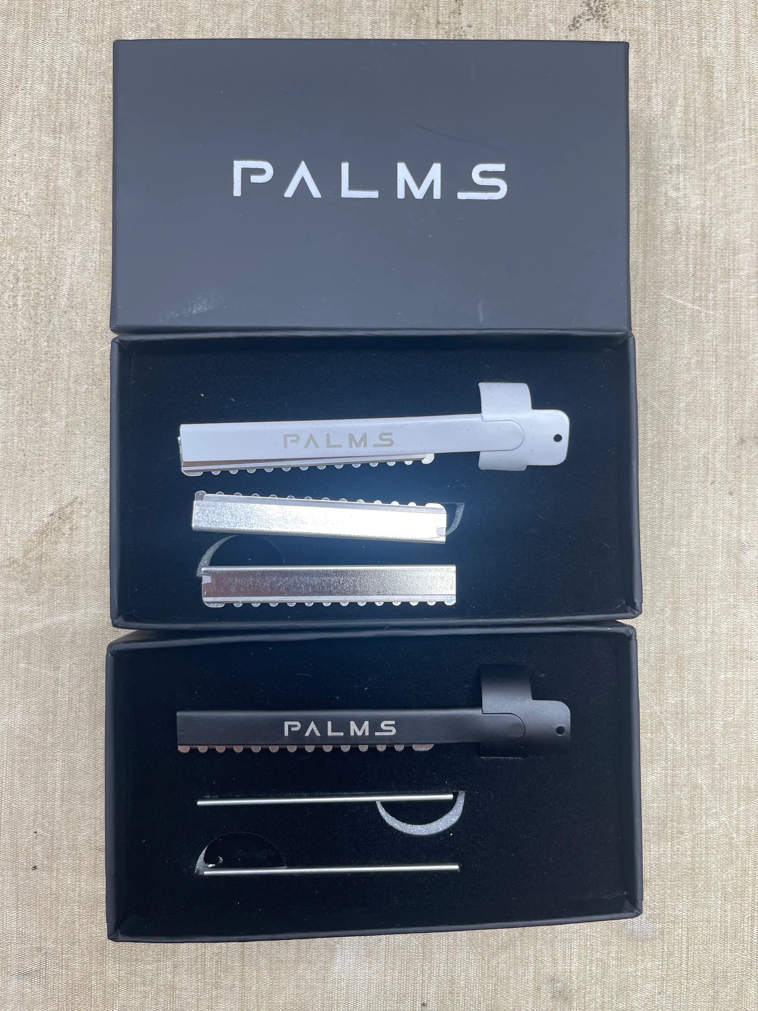 Single edge blade finger razor with stainless steel precision blade
