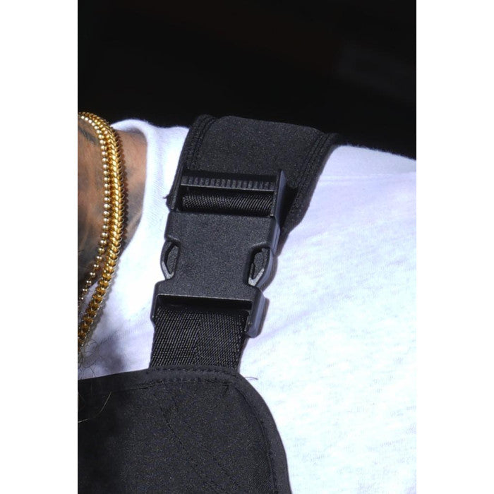 Barber Strong barber apron pocket and strap detail