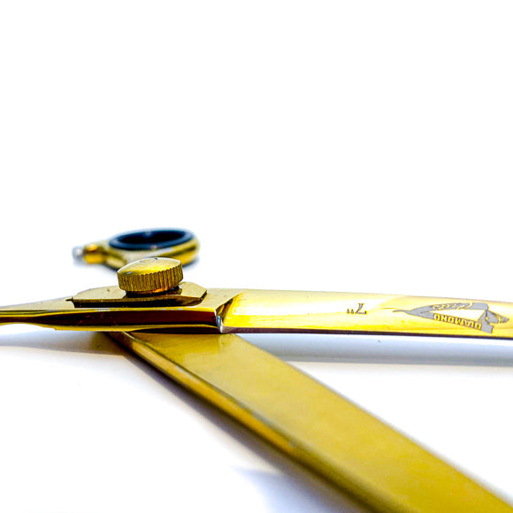 Diamond Cuts 7-inch curved barber shears blade detail
