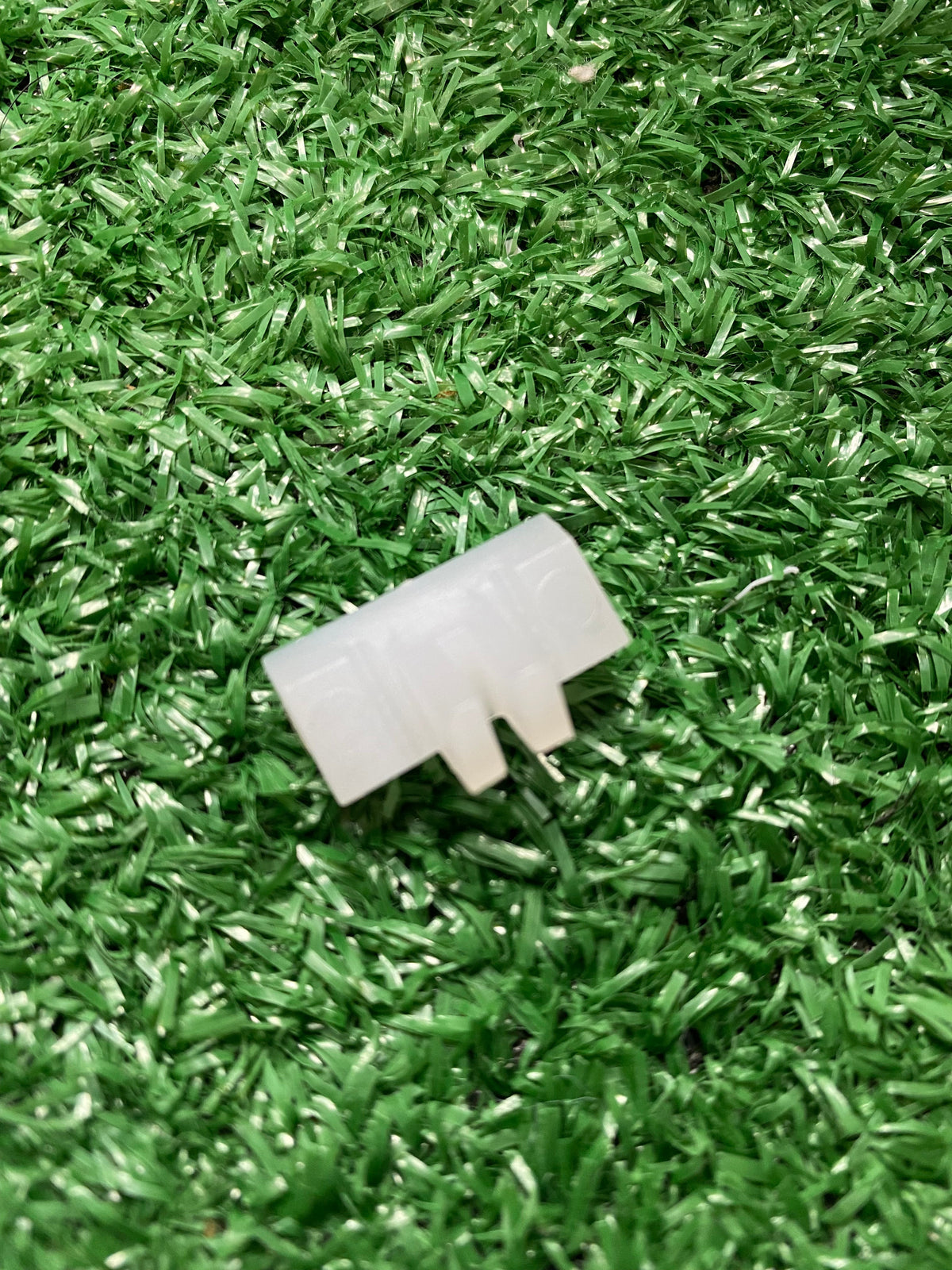 Philthy Blendz Gamma Evo 2.0 to Andis GTX Cam Follower – clear cam follower close-up on green turf